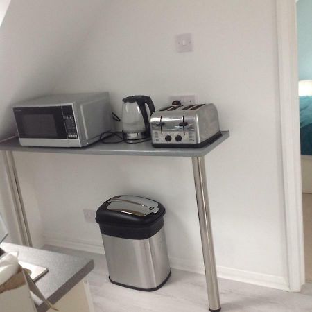 Number Forty One Bed and Breakfast Hillingdon Esterno foto