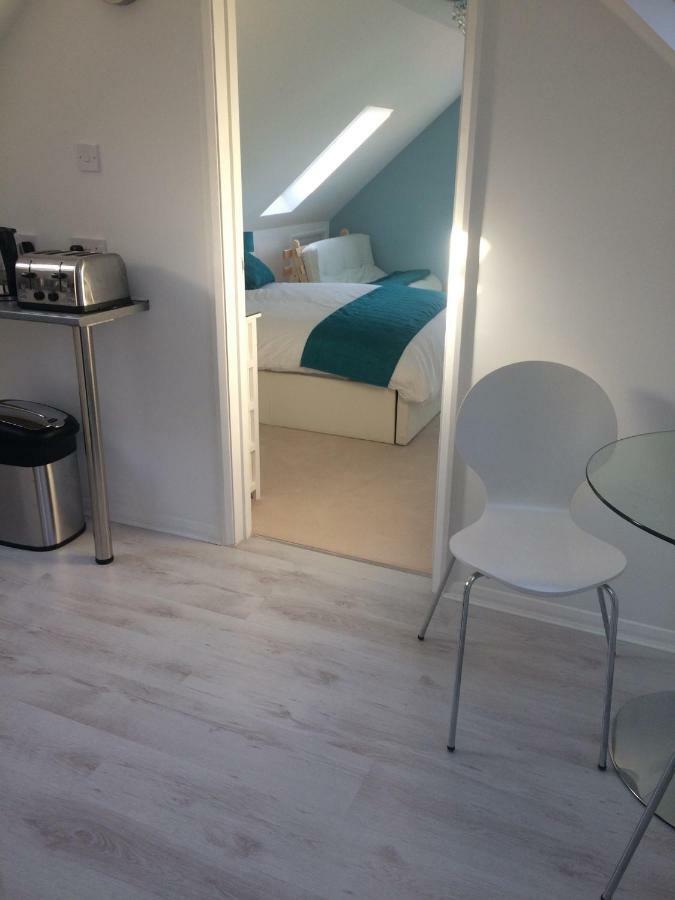 Number Forty One Bed and Breakfast Hillingdon Esterno foto