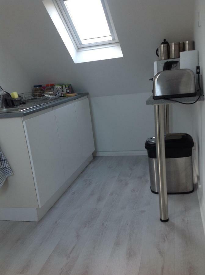 Number Forty One Bed and Breakfast Hillingdon Esterno foto