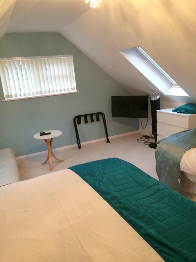 Number Forty One Bed and Breakfast Hillingdon Esterno foto