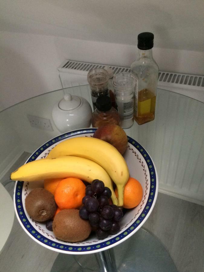 Number Forty One Bed and Breakfast Hillingdon Esterno foto