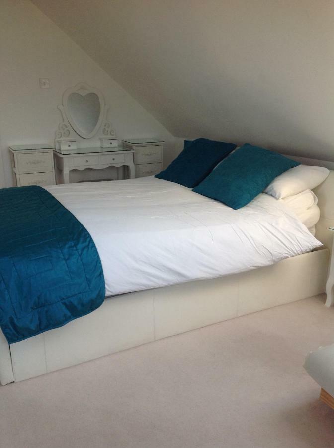 Number Forty One Bed and Breakfast Hillingdon Esterno foto